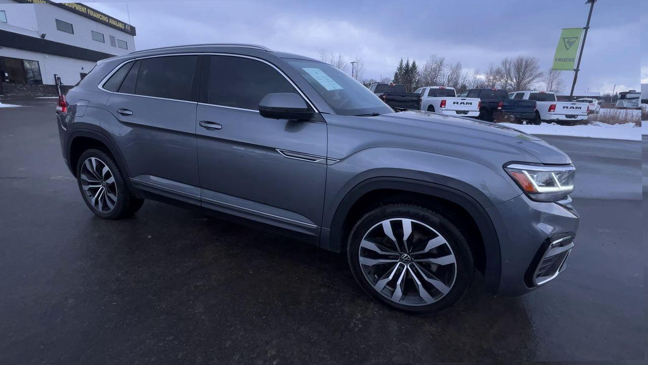 2021 Volkswagen Atlas Cross Sport 2.0 TSI Execline AWD, MOONROOF, LEATHER SEATS, SIRIUS XM, NAV, POWER LIFTGATE, BACK UP CAM!! Photo