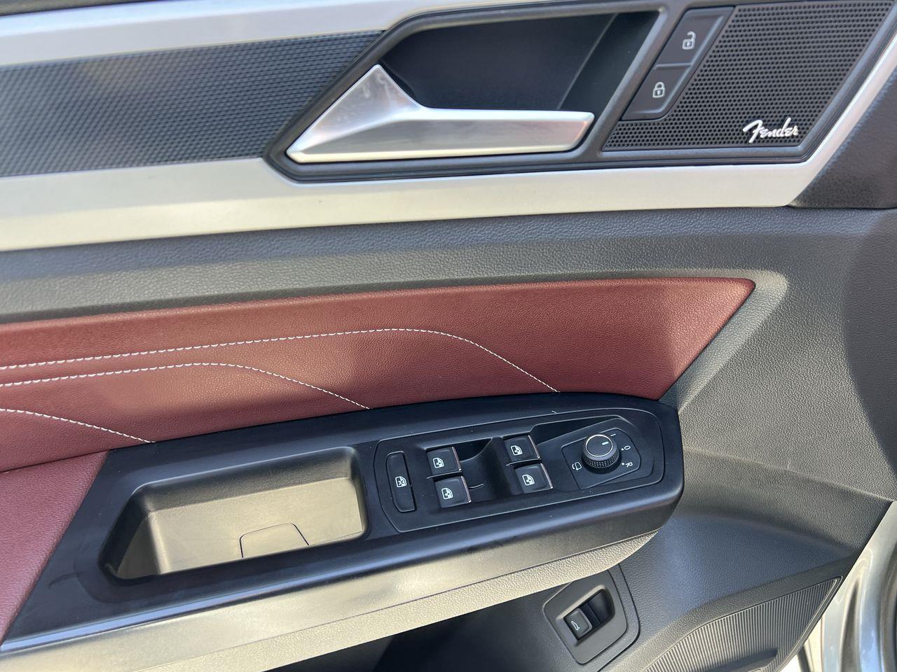 2021 Volkswagen Atlas Cross Sport 2.0 TSI Execline AWD, MOONROOF, LEATHER SEATS, SIRIUS XM, NAV, POWER LIFTGATE, BACK UP CAM!! Photo