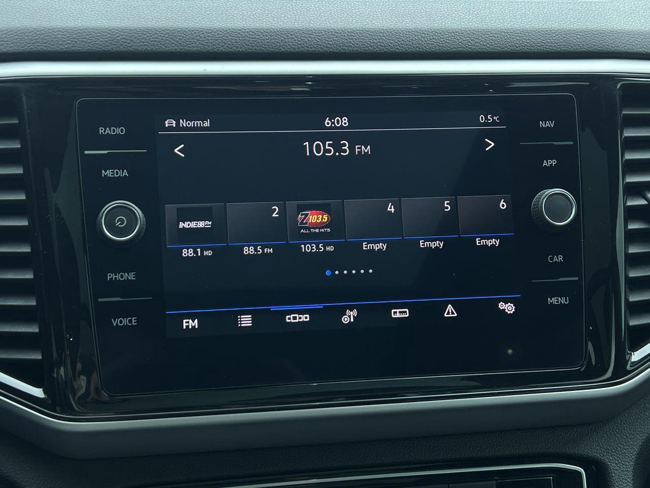 2021 Volkswagen Atlas Cross Sport 2.0 TSI Execline AWD, MOONROOF, LEATHER SEATS, SIRIUS XM, NAV, POWER LIFTGATE, BACK UP CAM!! Photo