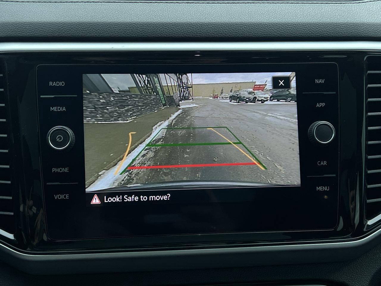 2021 Volkswagen Atlas Cross Sport 2.0 TSI Execline AWD, MOONROOF, LEATHER SEATS, SIRIUS XM, NAV, POWER LIFTGATE, BACK UP CAM!! Photo