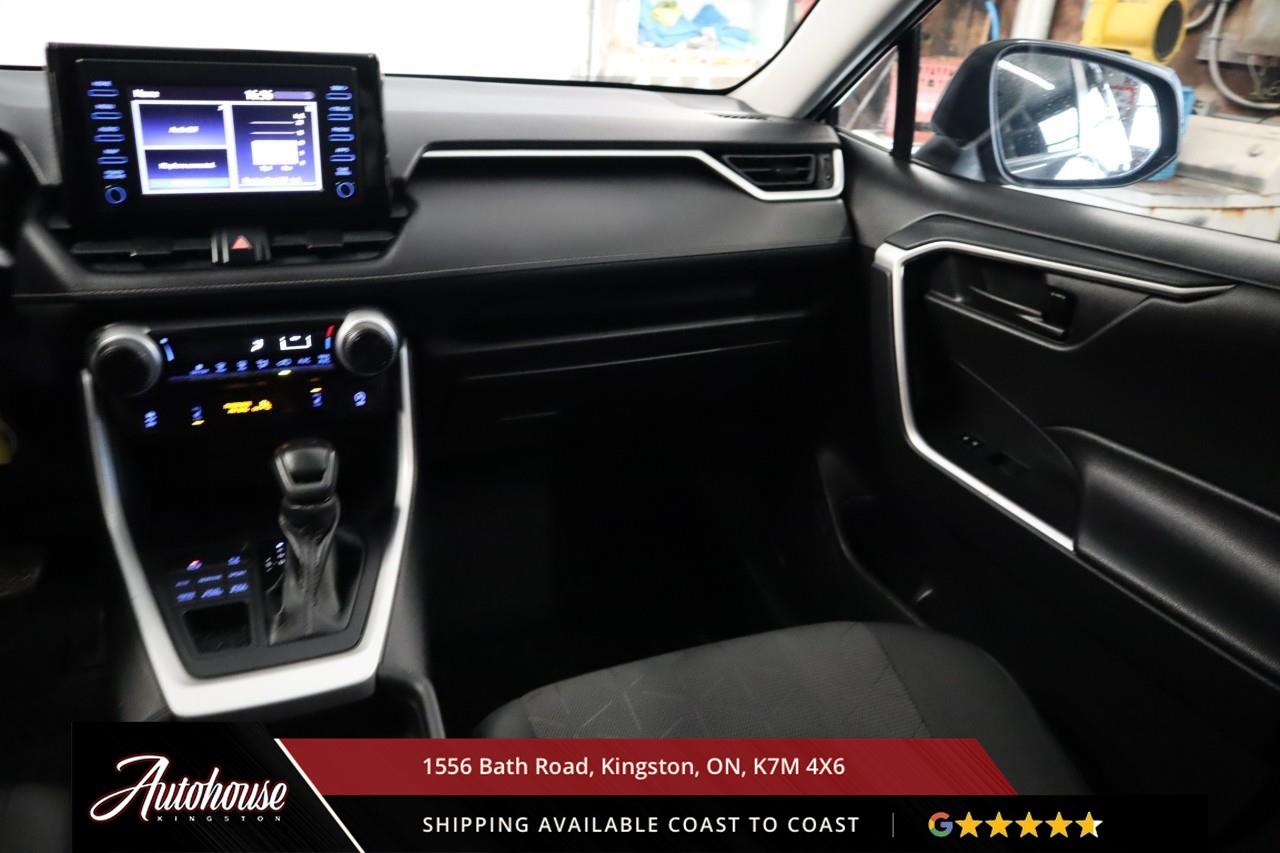 2021 Toyota RAV4 LE REARVIEW CAM - AWD Photo