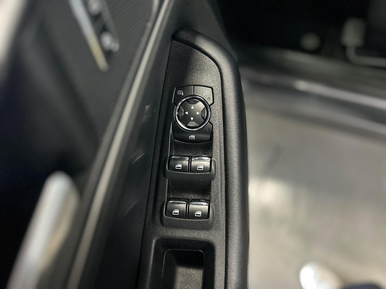 2023 Ford Edge SEL Photo