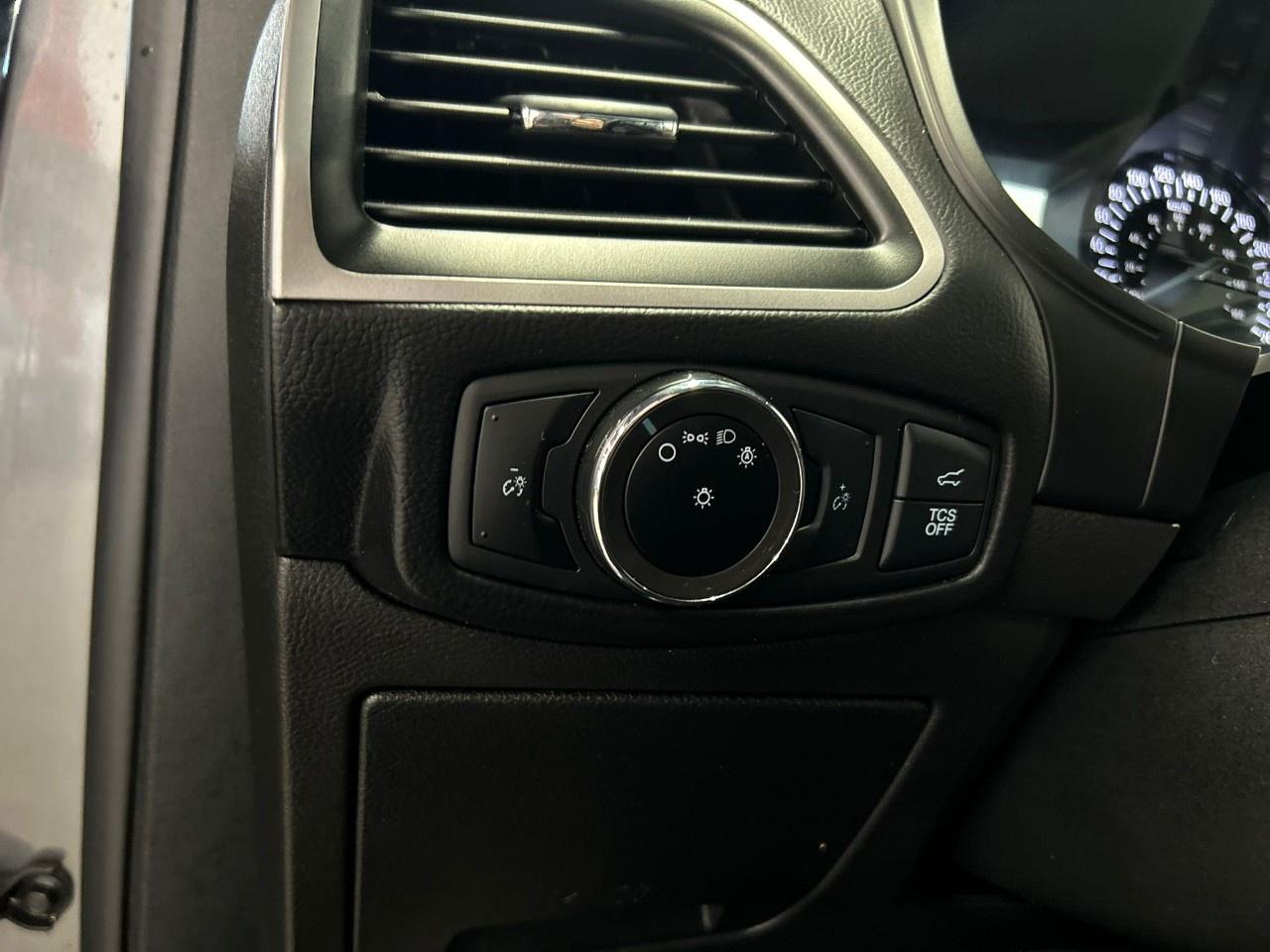 2023 Ford Edge SEL Photo