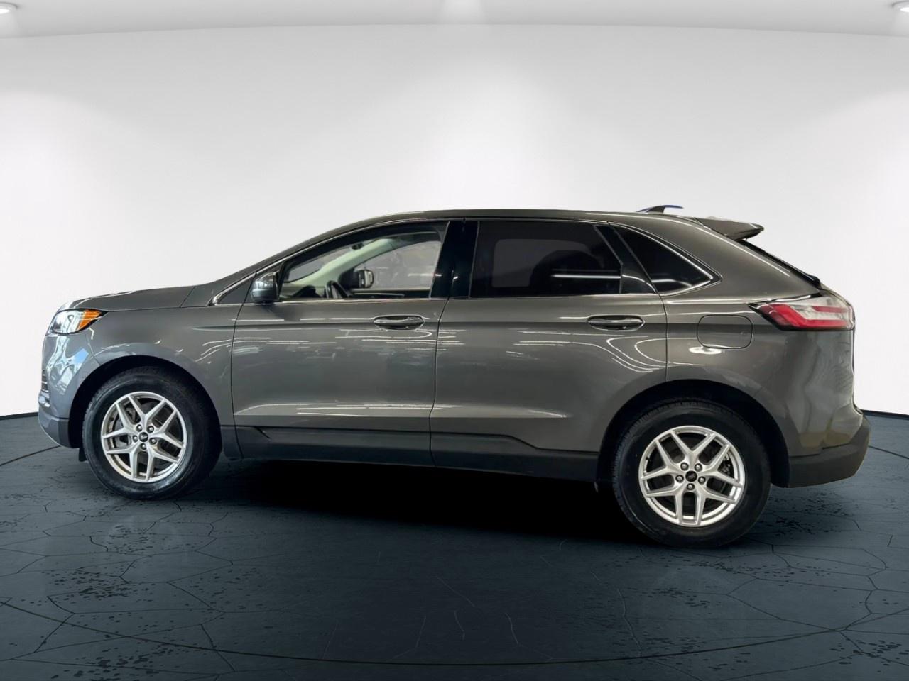 2023 Ford Edge SEL Photo4
