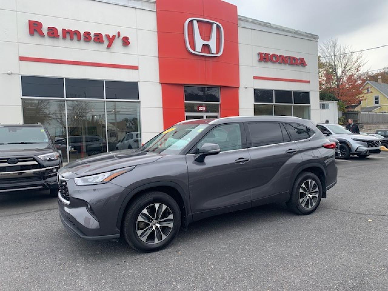 Used 2021 Toyota Highlander XLE for sale in Sydney, NS
