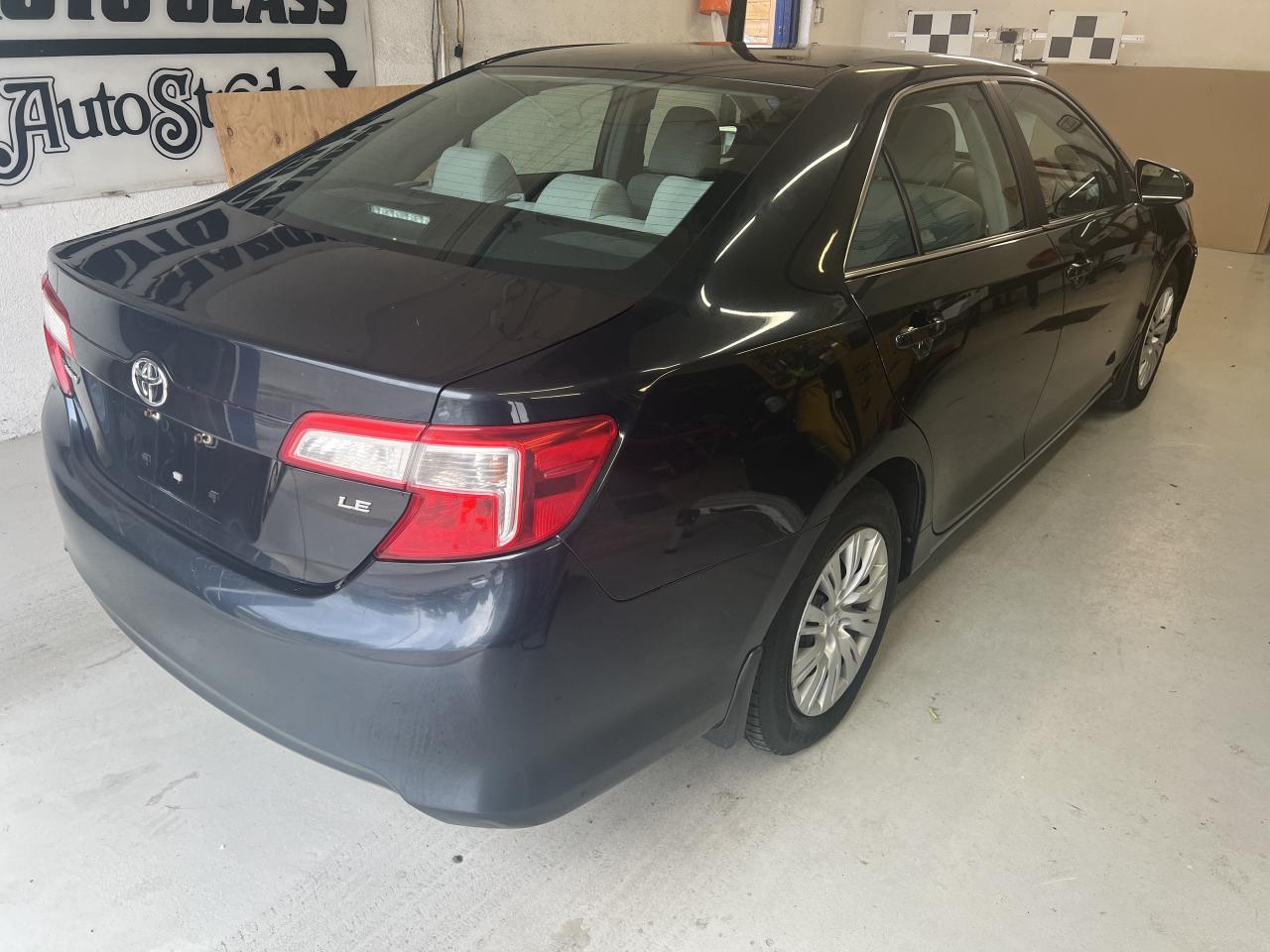 2014 Toyota Camry 4dr Sdn I4 Auto LE Photo3