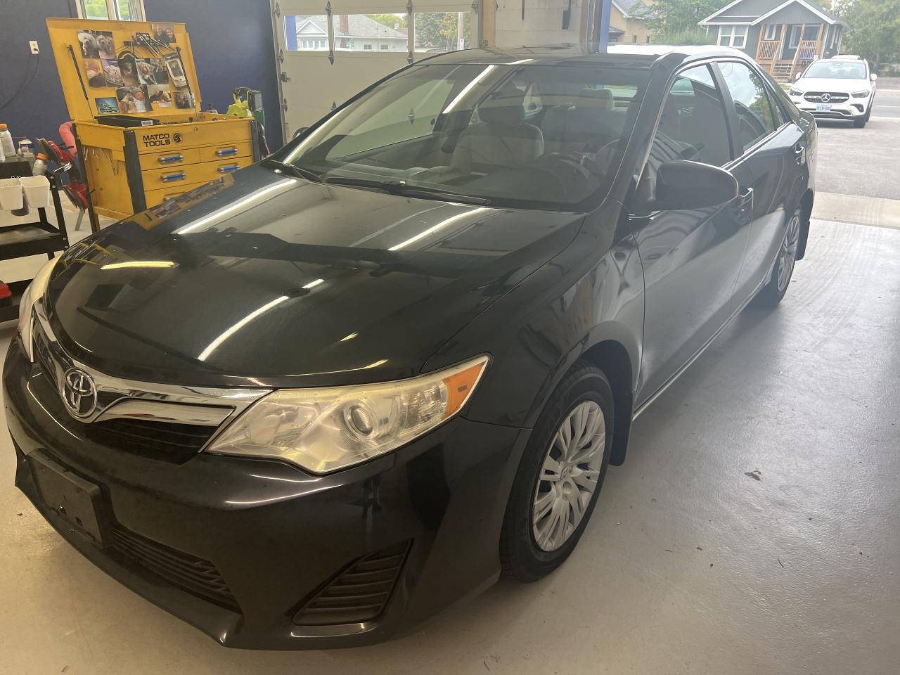 2014 Toyota Camry 4dr Sdn I4 Auto LE Photo2
