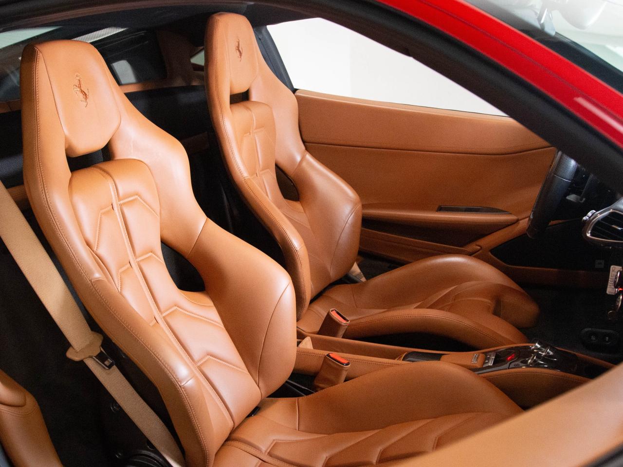 2010 Ferrari 458 ITALIA COUPE | 20"RIM | CARBON FIBRE PKG | BUCKET SEATS Photo