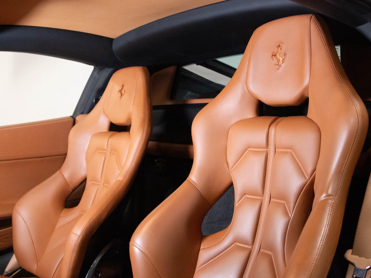 2010 Ferrari 458 ITALIA COUPE | 20"RIM | CARBON FIBRE PKG | BUCKET SEATS Photo