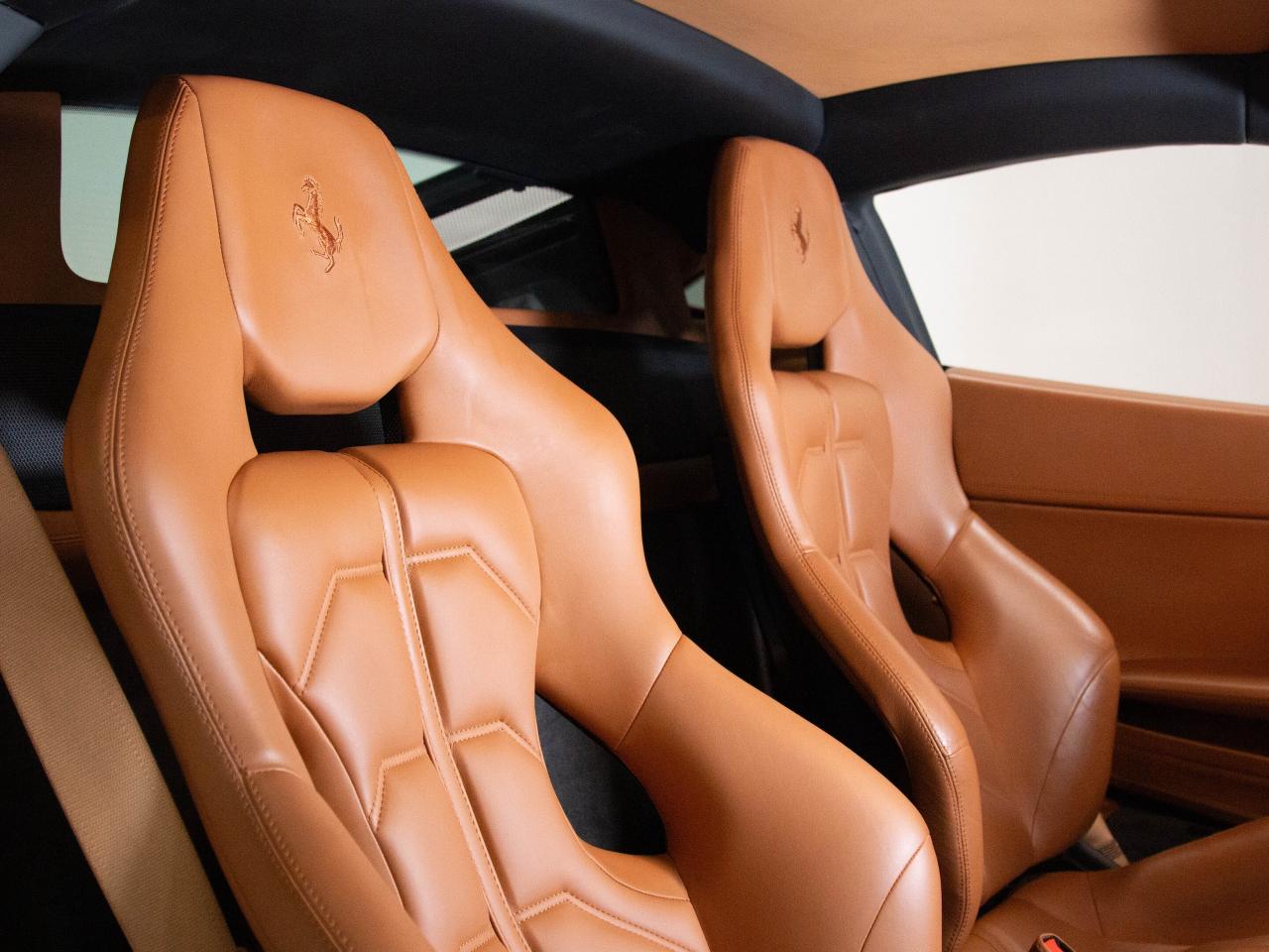 2010 Ferrari 458 ITALIA COUPE | 20"RIM | CARBON FIBRE PKG | BUCKET SEATS Photo