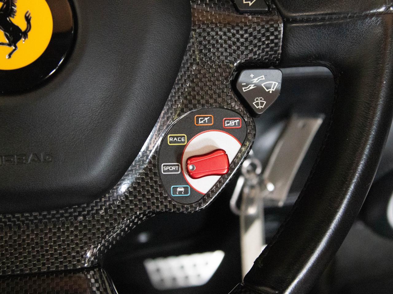 2010 Ferrari 458 ITALIA COUPE | 20"RIM | CARBON FIBRE PKG | BUCKET SEATS Photo