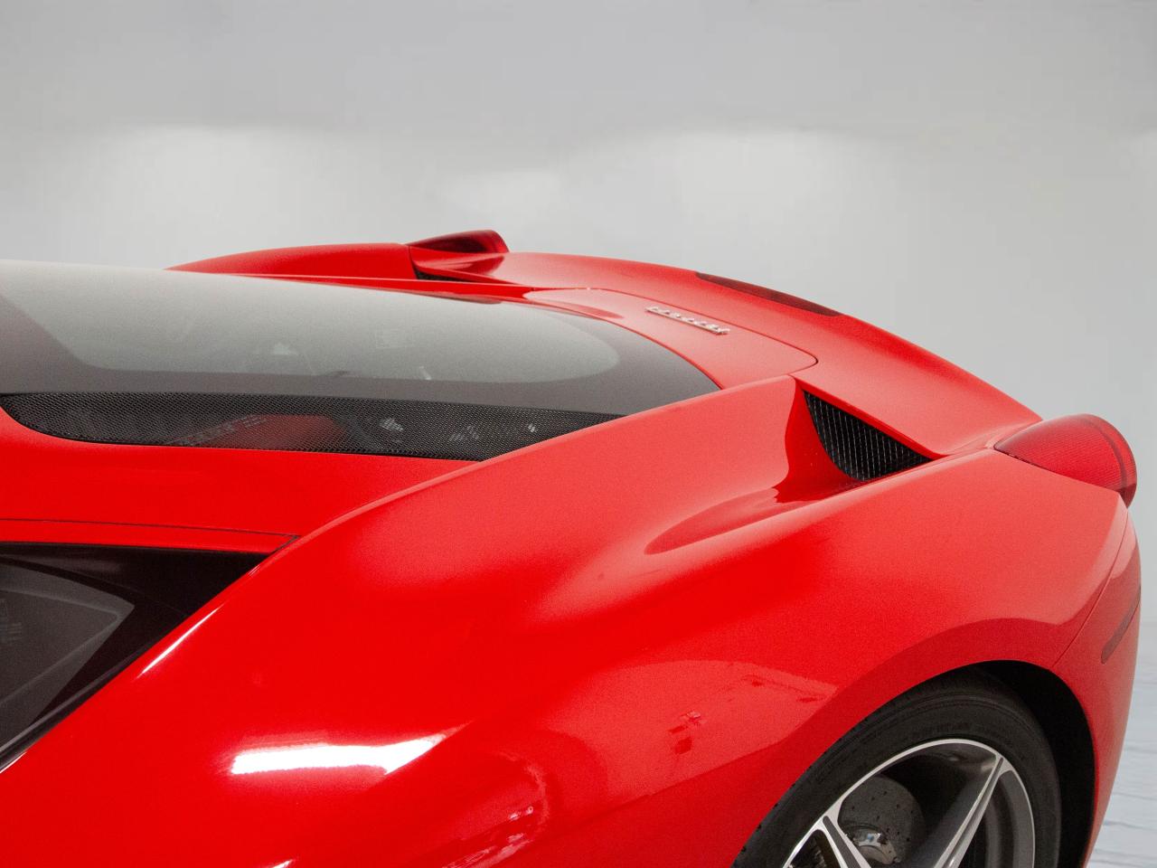 2010 Ferrari 458 ITALIA COUPE | 20"RIM | CARBON FIBRE PKG | BUCKET SEATS Photo