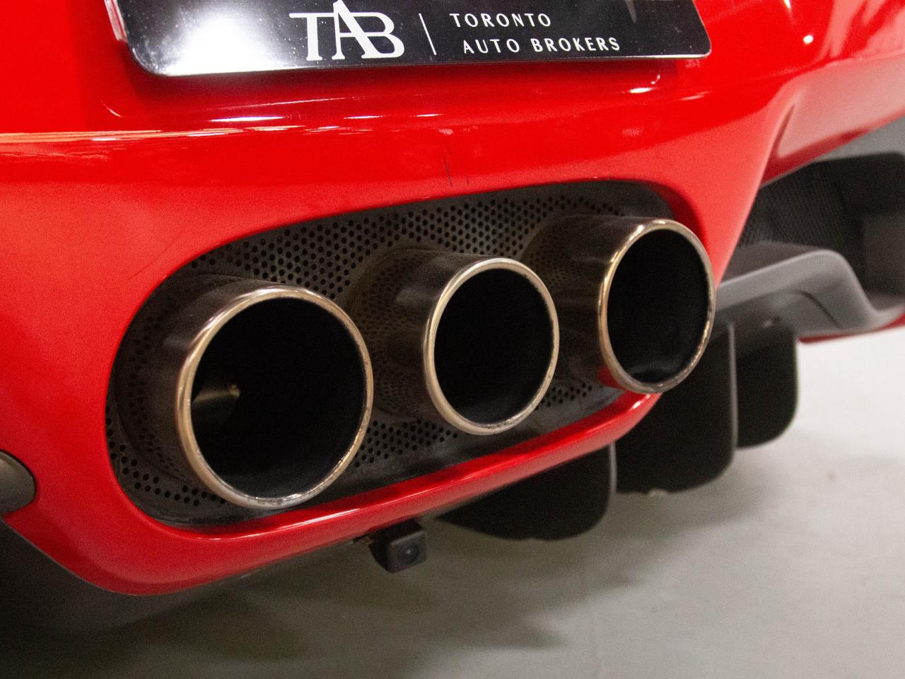 2010 Ferrari 458 ITALIA COUPE | 20"RIM | CARBON FIBRE PKG | BUCKET SEATS Photo