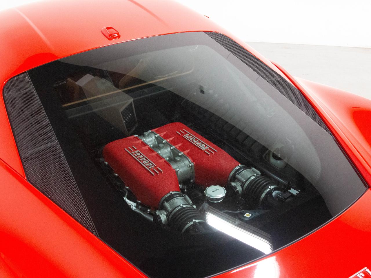 2010 Ferrari 458 ITALIA COUPE | 20"RIM | CARBON FIBRE PKG | BUCKET SEATS Photo