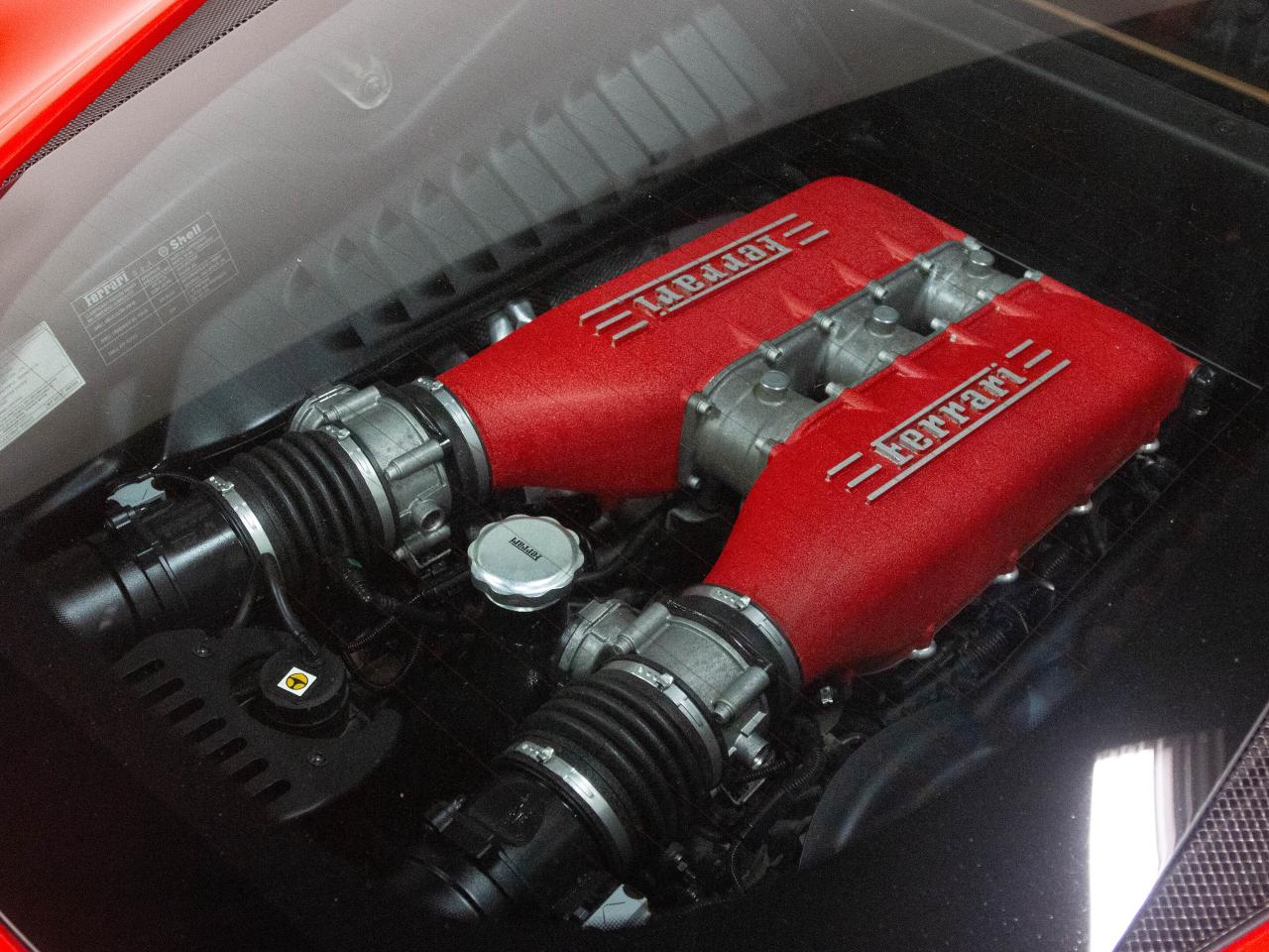 2010 Ferrari 458 ITALIA COUPE | 20"RIM | CARBON FIBRE PKG | BUCKET SEATS Photo