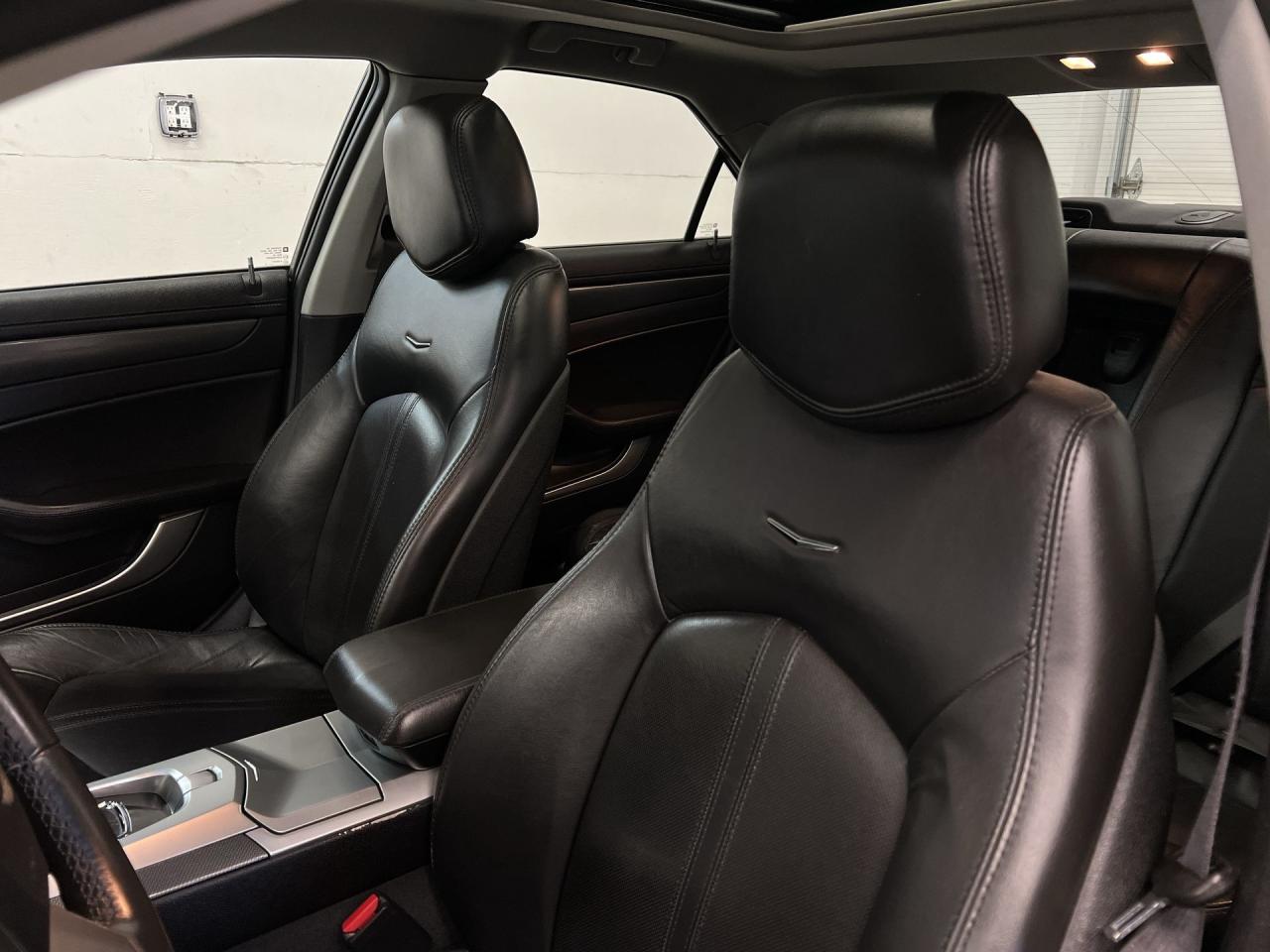 2010 Cadillac CTS AWD | SUPER LOW KMS | LEATHER | PANO ROOF | ALLOYS Photo