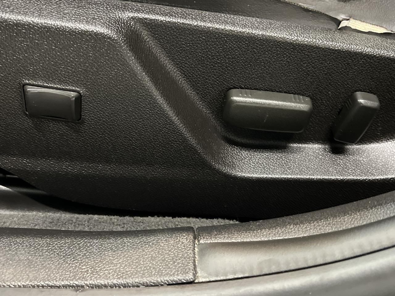 2010 Cadillac CTS AWD | SUPER LOW KMS | LEATHER | PANO ROOF | ALLOYS Photo