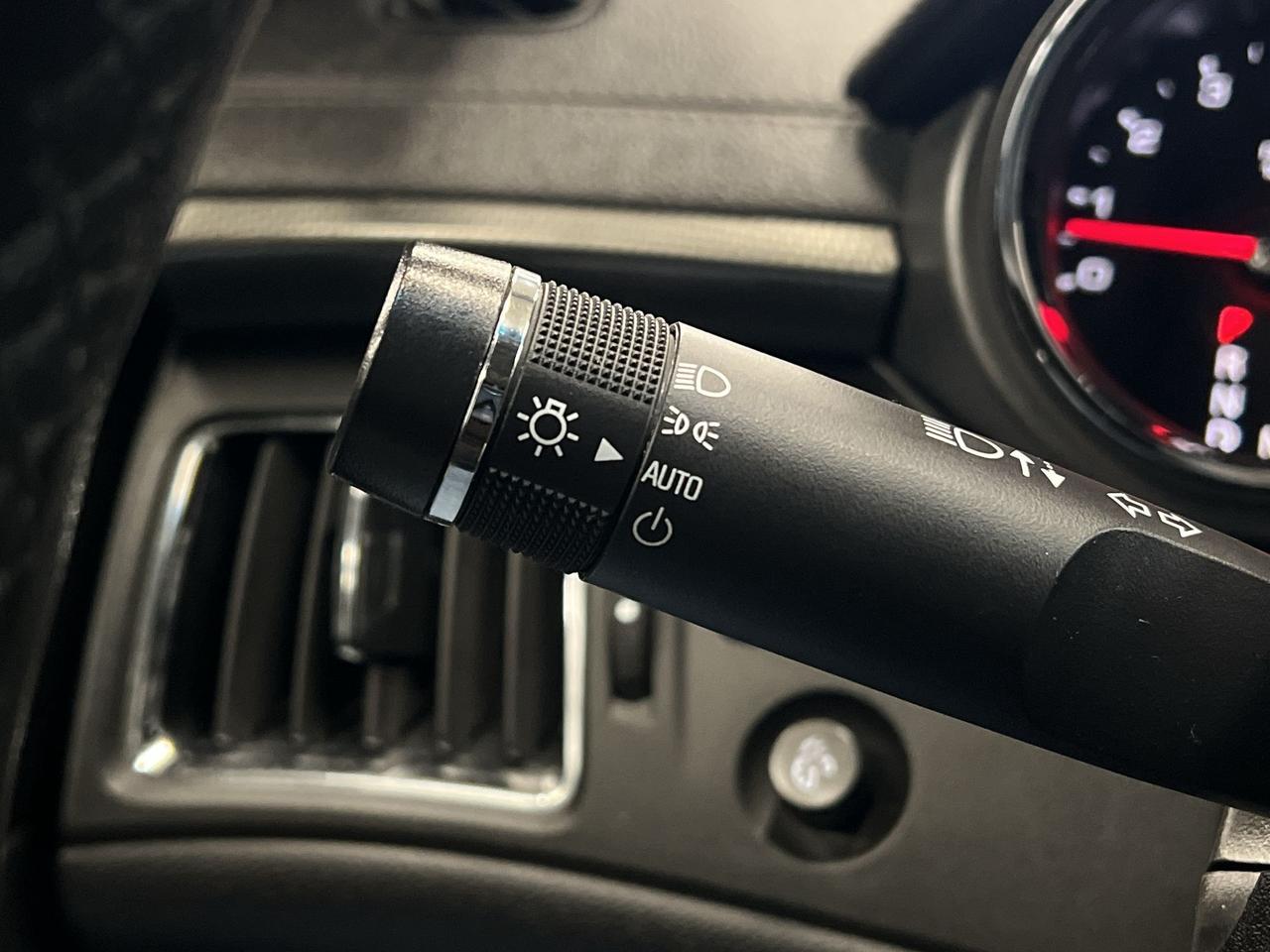 2010 Cadillac CTS AWD | SUPER LOW KMS | LEATHER | PANO ROOF | ALLOYS Photo