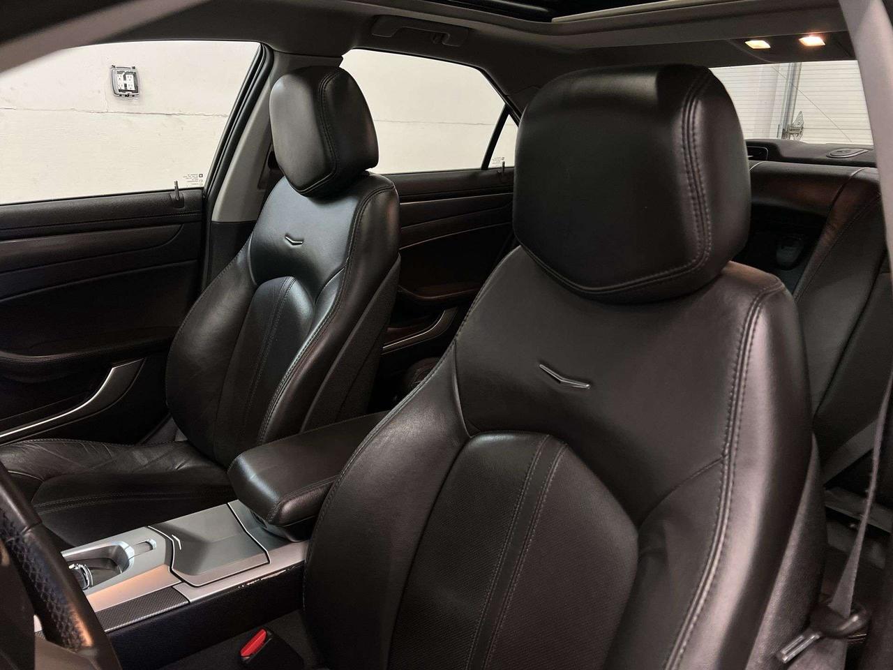 2010 Cadillac CTS AWD | SUPER LOW KMS | LEATHER | PANO ROOF | ALLOYS Photo