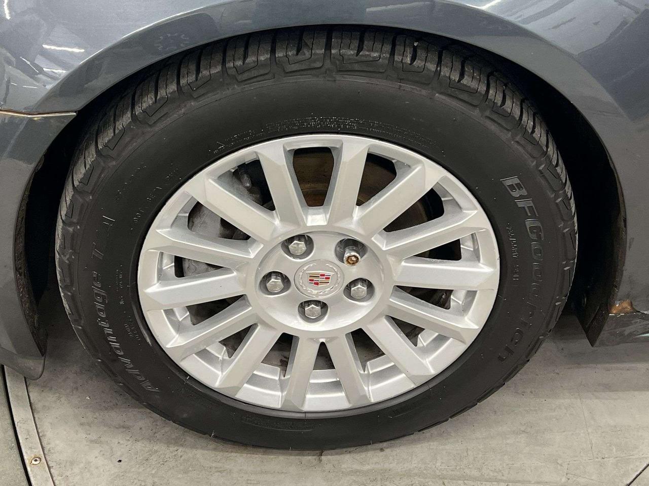 2010 Cadillac CTS AWD | SUPER LOW KMS | LEATHER | PANO ROOF | ALLOYS Photo