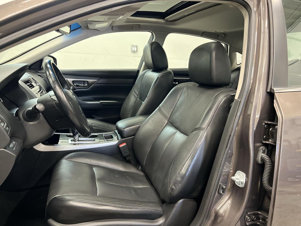 2014 Nissan Altima SL | HTD LEATHER | SUNROOF | LOW KMS | 17IN ALLOYS Photo