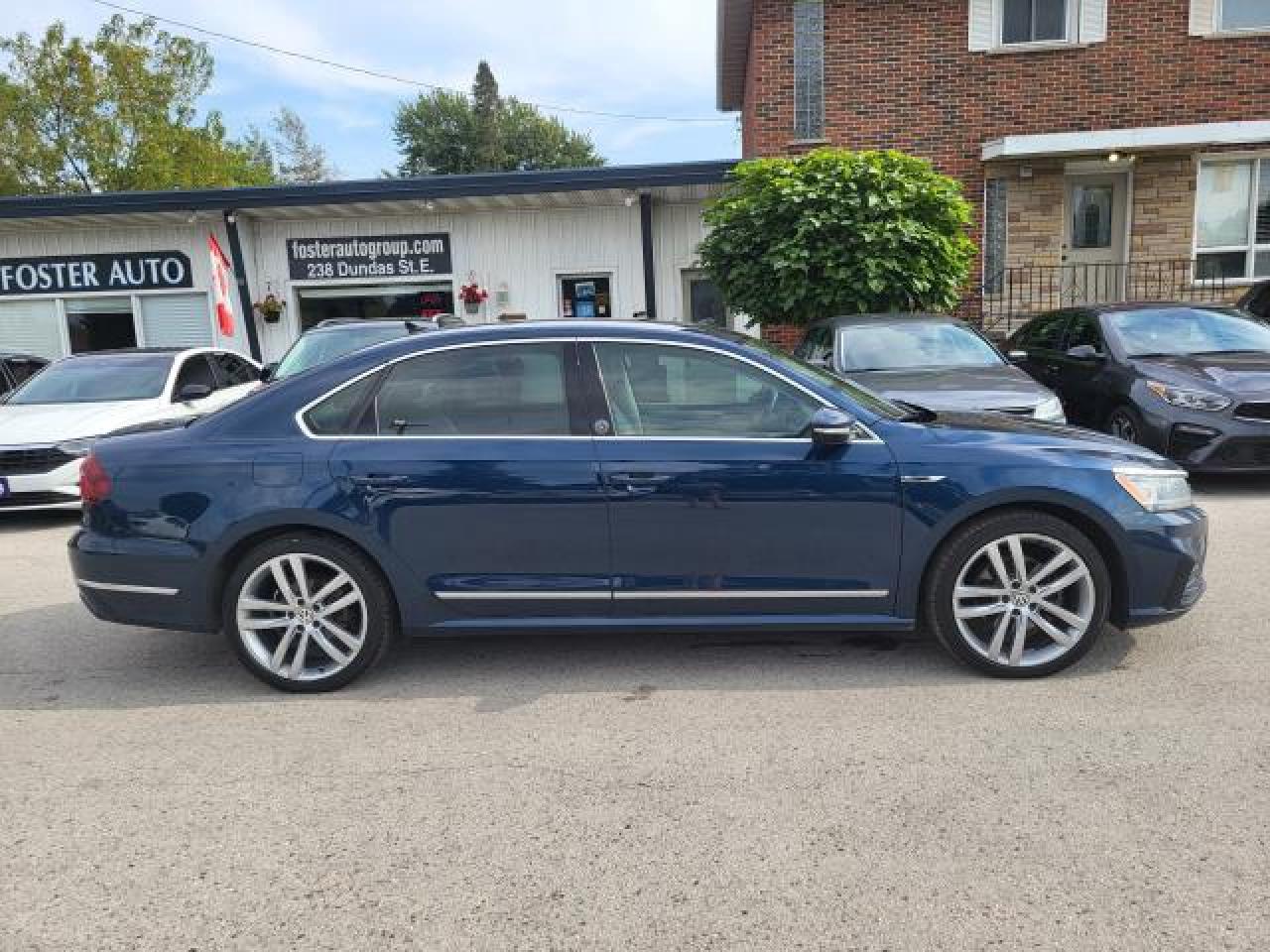 2019 Volkswagen Passat RLINE WOLFSBURG Photo2