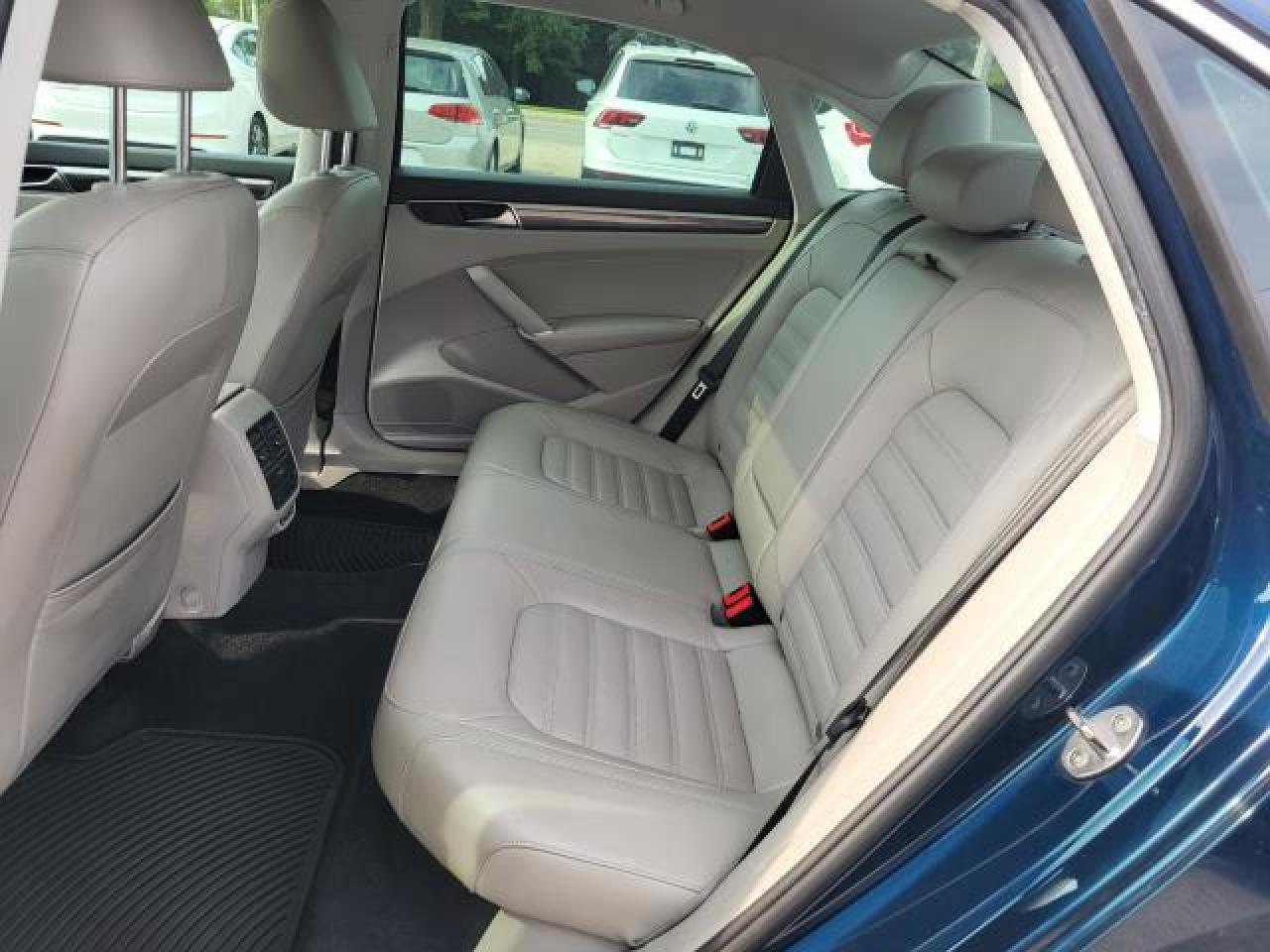 2019 Volkswagen Passat RLINE WOLFSBURG Photo47