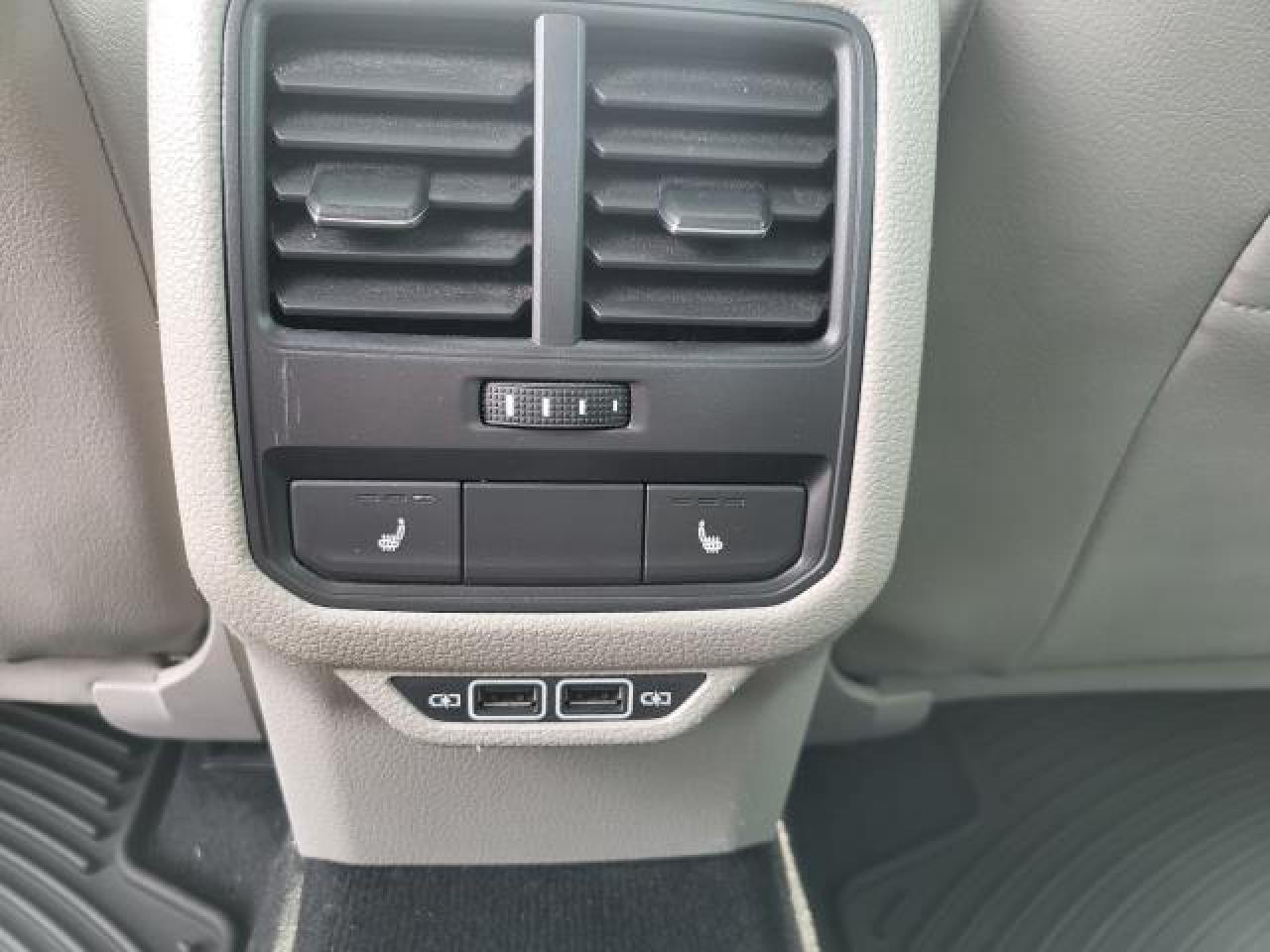 2019 Volkswagen Passat RLINE WOLFSBURG Photo22