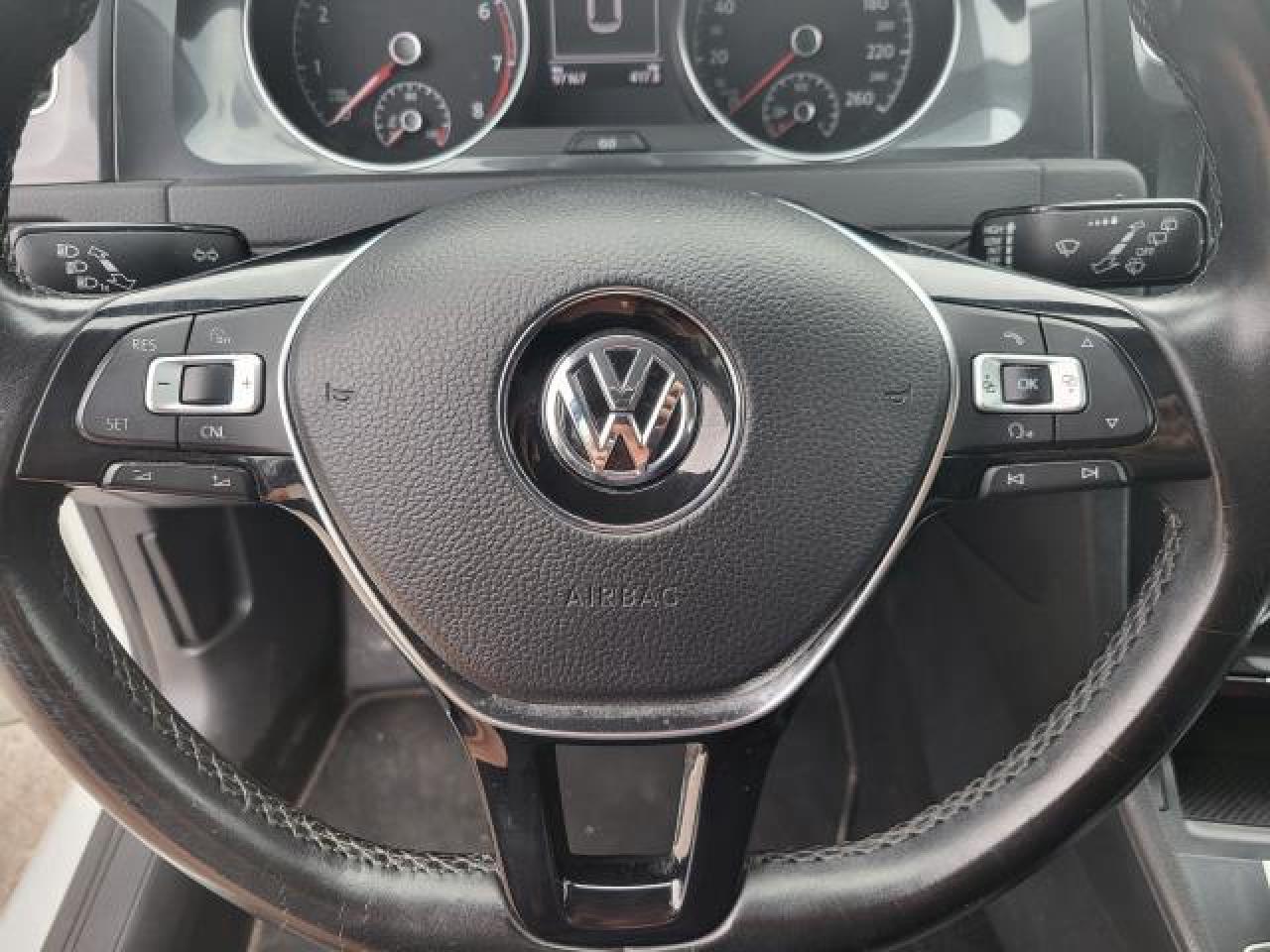 2018 Volkswagen Golf TRENDLINE Photo30