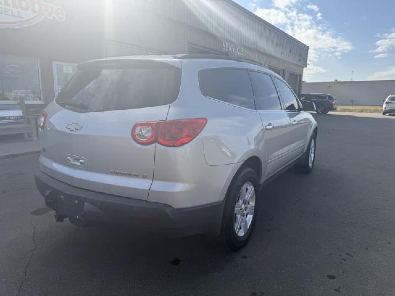 2011 Chevrolet Traverse 2LT AWD - Photo #2