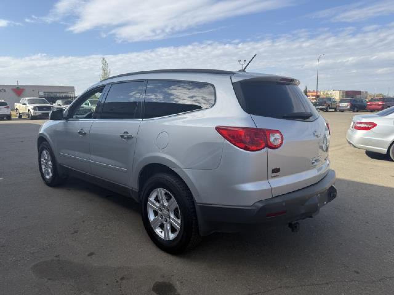 2011 Chevrolet Traverse 2LT AWD - Photo #4