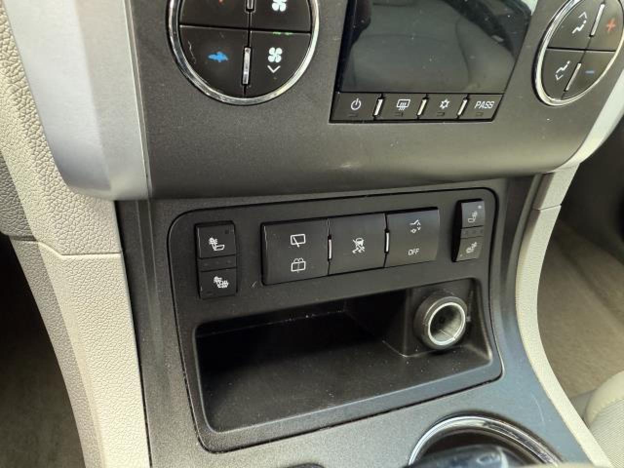2011 Chevrolet Traverse 2LT AWD - Photo #20