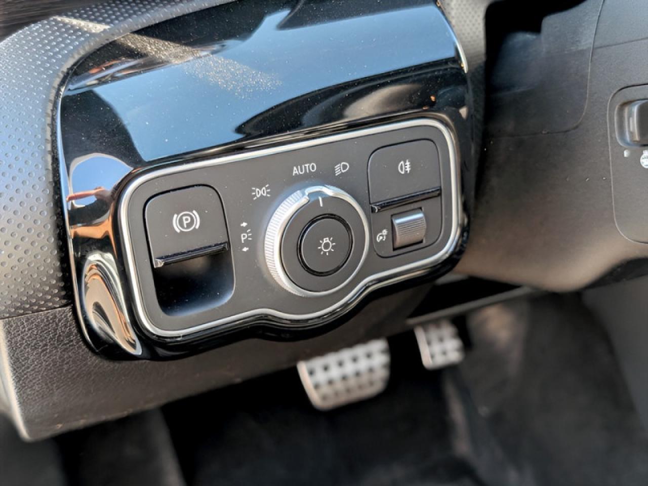 2019 Mercedes-Benz A A 220 4MATIC®  **LOW KMS - SUNROOF** Photo