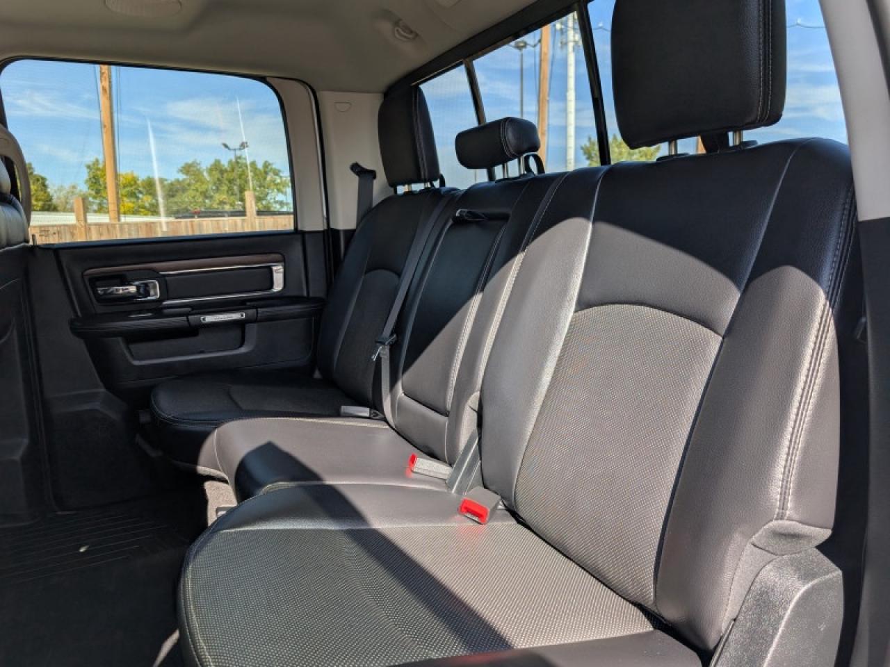 2017 RAM 2500 Laramie  **6.7L CUMMINS I6 TURBO DIESEL** Photo