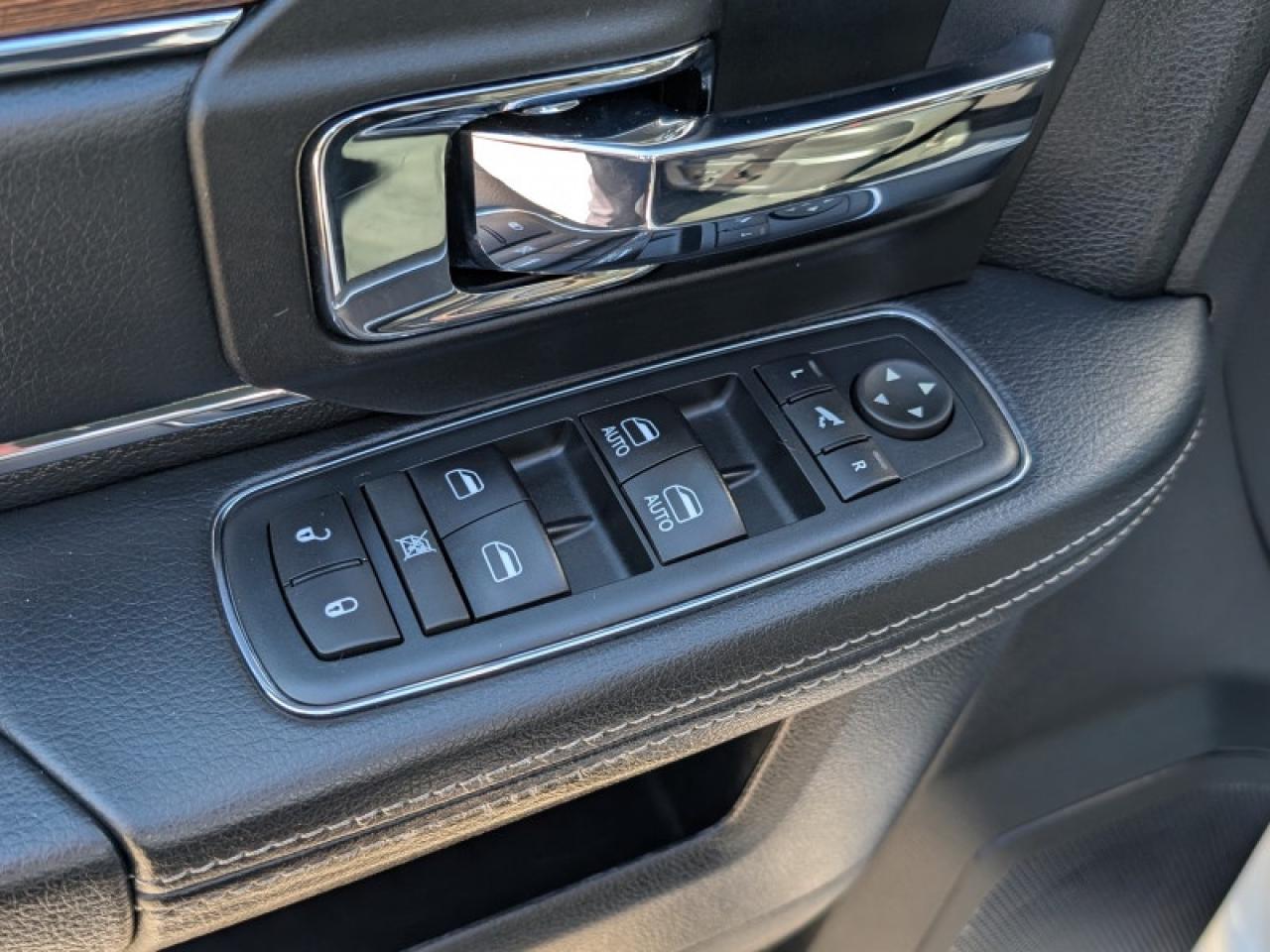 2017 RAM 2500 Laramie  **6.7L CUMMINS I6 TURBO DIESEL** Photo