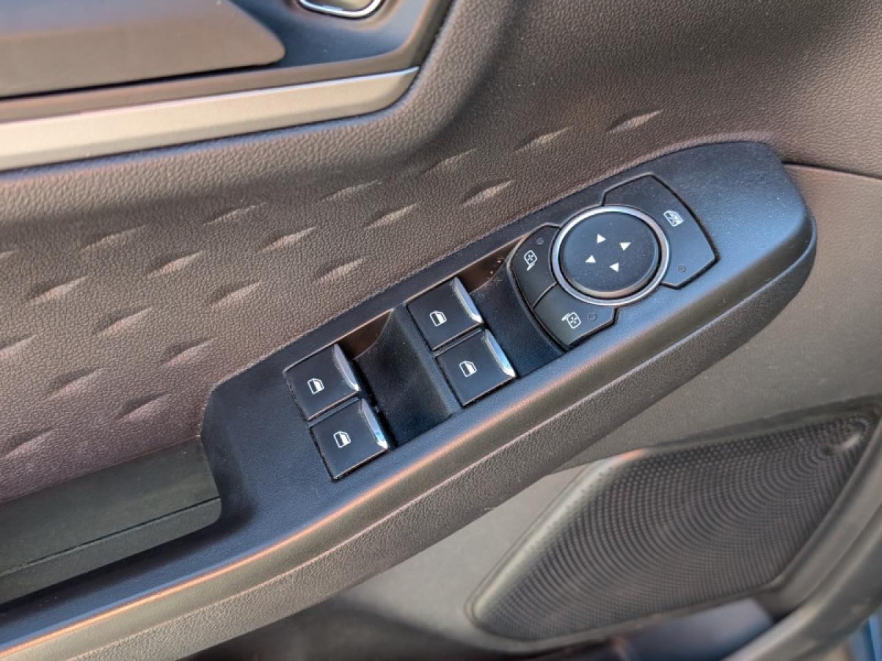 2020 Ford Escape S  **LOW KMS - 1 OWNER** Photo