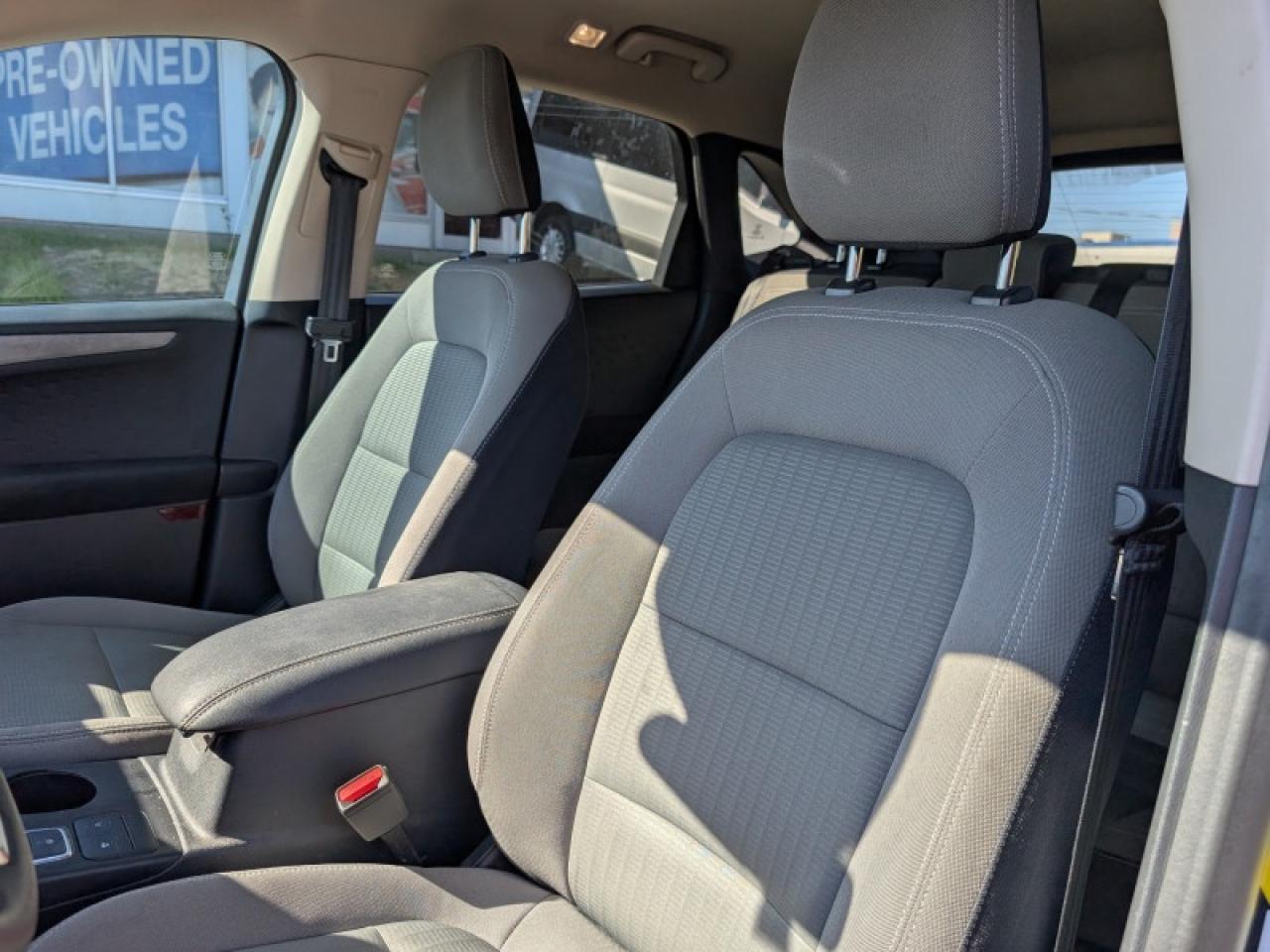 2020 Ford Escape S  **LOW KMS - 1 OWNER** Photo