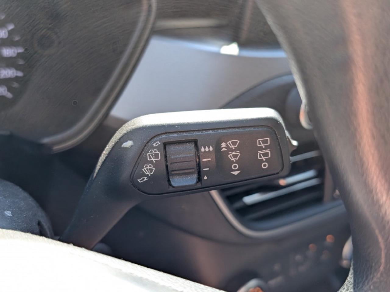 2020 Ford Escape S  **LOW KMS - 1 OWNER** Photo