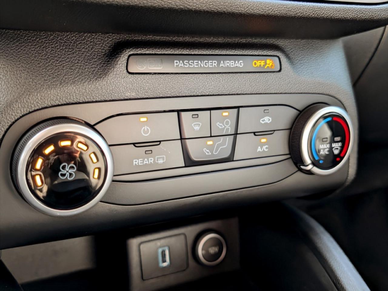 2020 Ford Escape S  **LOW KMS - 1 OWNER** Photo