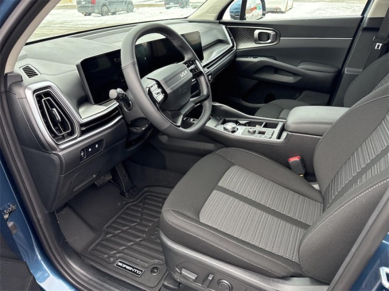 2026 Kia Sorento Plug-In Hybrid LX  Heated Seats Photo4