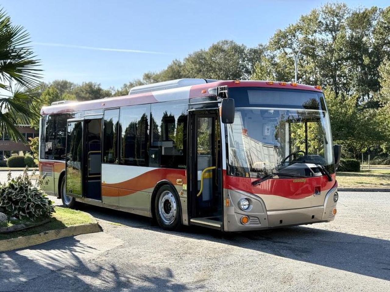 Used 2016 Grande West Vicinity 25-Passenger Diesel Kneeling Bus with Wheelchair Ramp for sale in Burnaby, BC