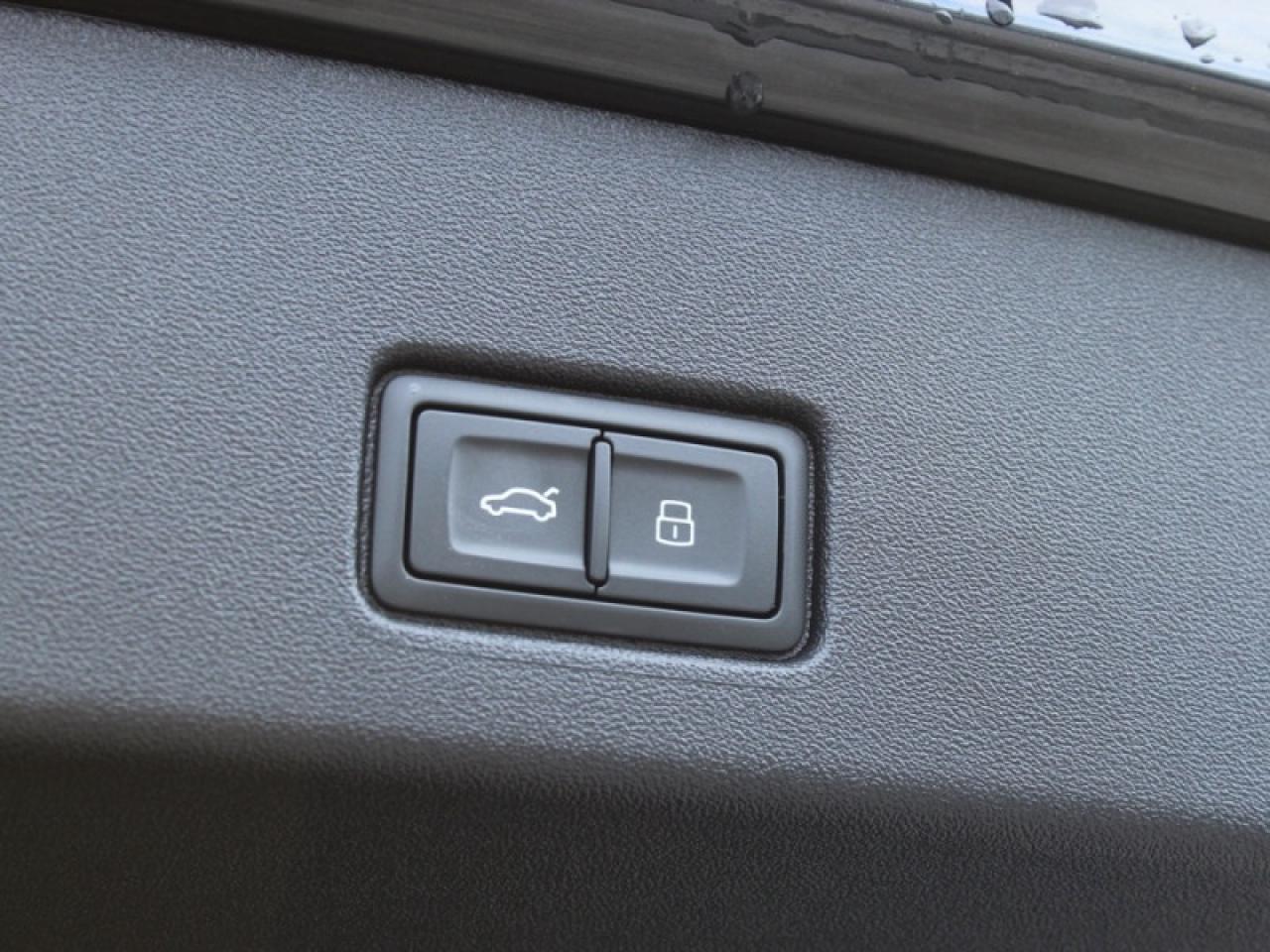 2025 Audi Q4 e-tron 55 quattro  - Fast Charging Photo