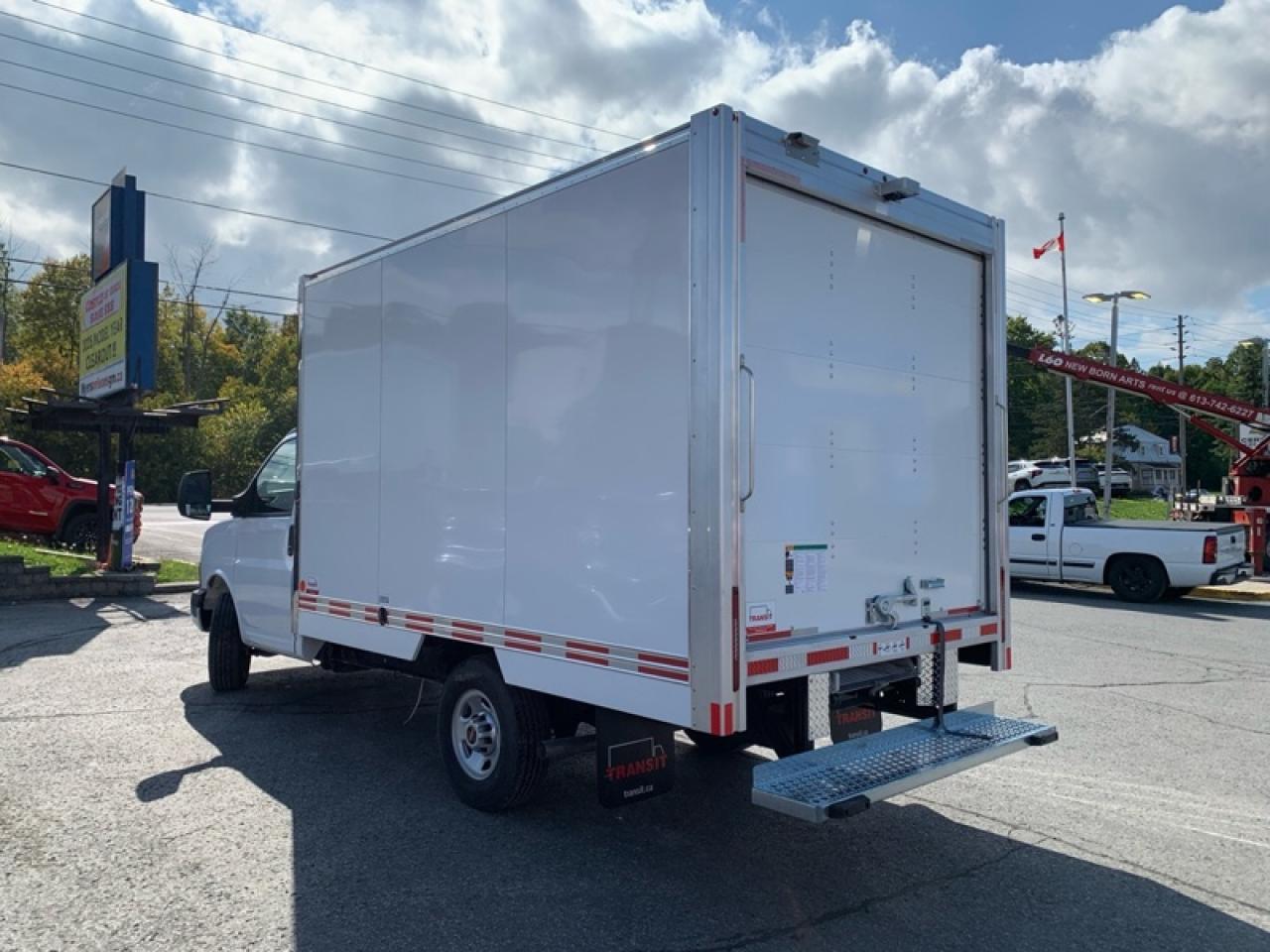 2025 GMC Savana Commercial Cutaway 139 Photo