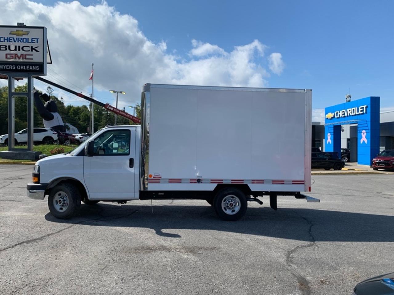 2025 GMC Savana Commercial Cutaway 139 Photo