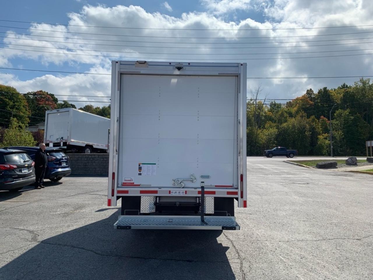 2025 GMC Savana Commercial Cutaway 139 Photo