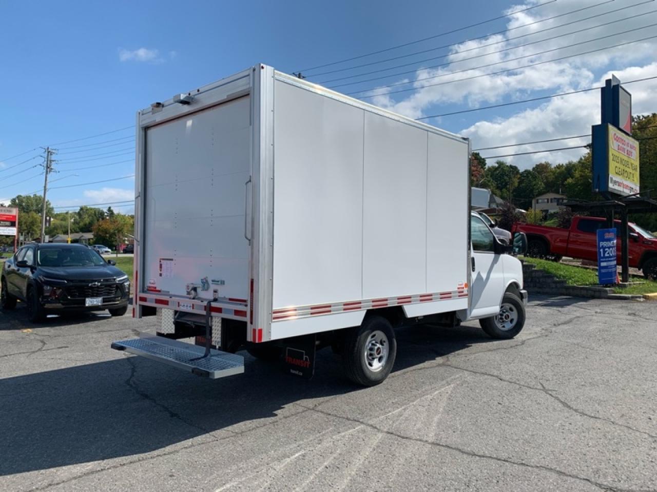 2025 GMC Savana Commercial Cutaway 139 Photo