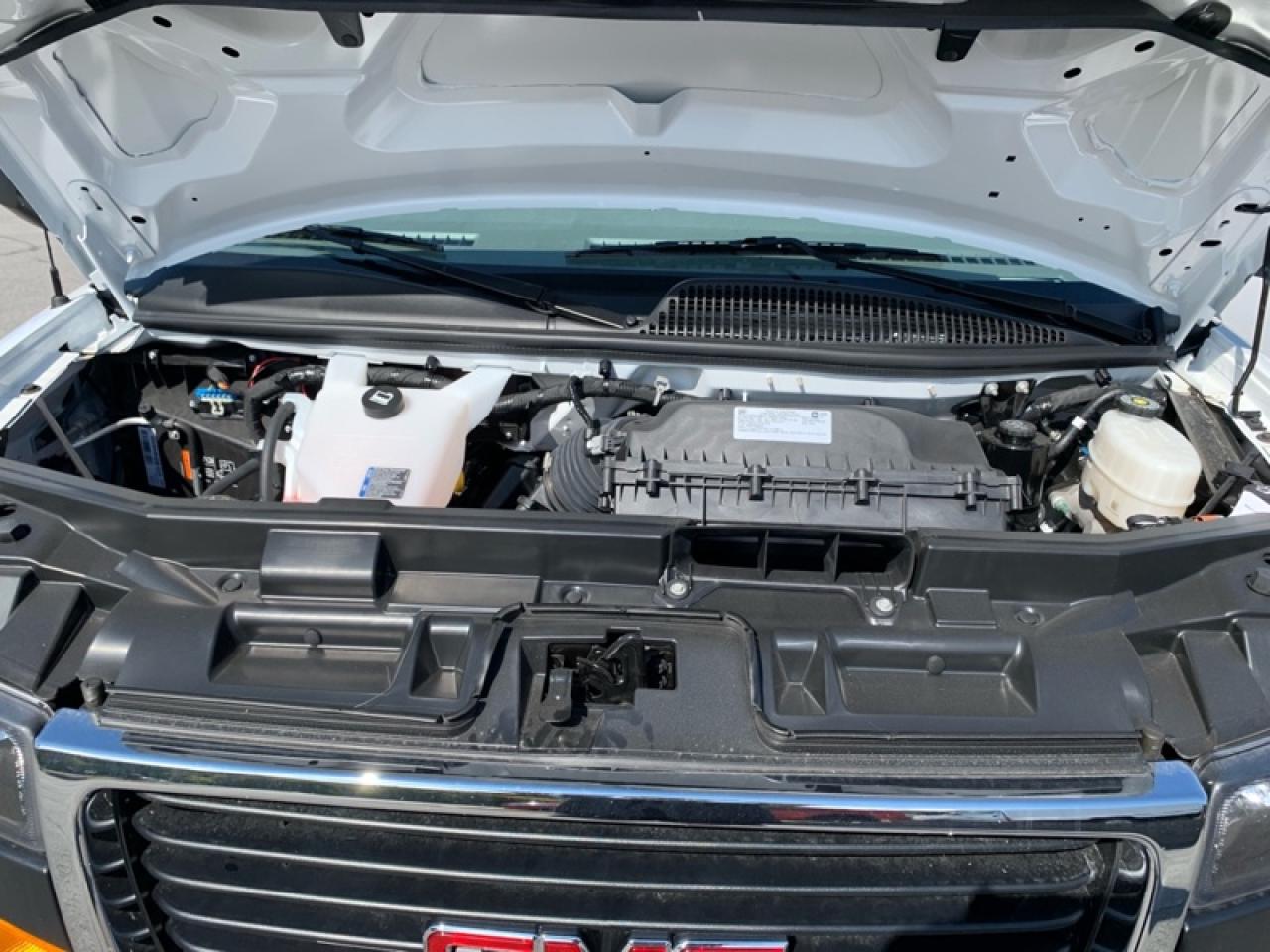 2025 GMC Savana Commercial Cutaway 139 Photo