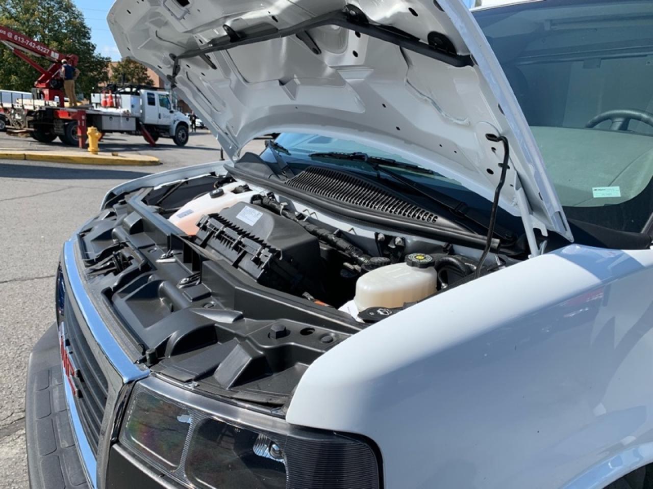 2025 GMC Savana Commercial Cutaway 139 Photo