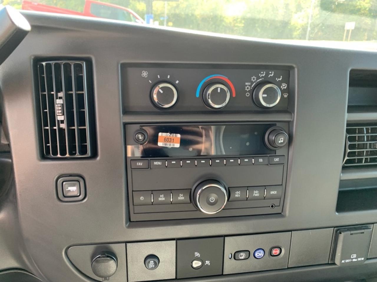 2025 GMC Savana Commercial Cutaway 139 Photo