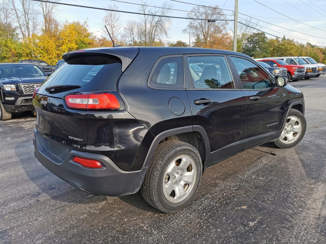 2016 Jeep Cherokee Sport - Photo #5